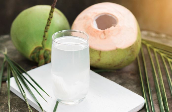 Bệnh trĩ có nên uống nước dừa không?