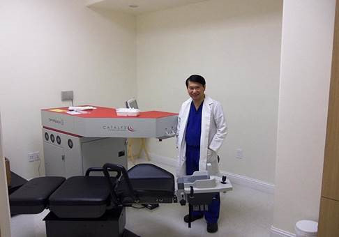 Bác sĩ người Mỹ gốc Việt và phát minh cho người bệnh về mắt