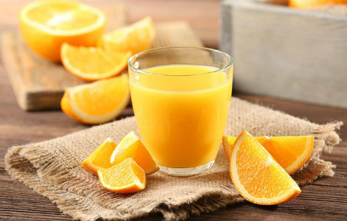 Viêm họng có nên uống nước cam